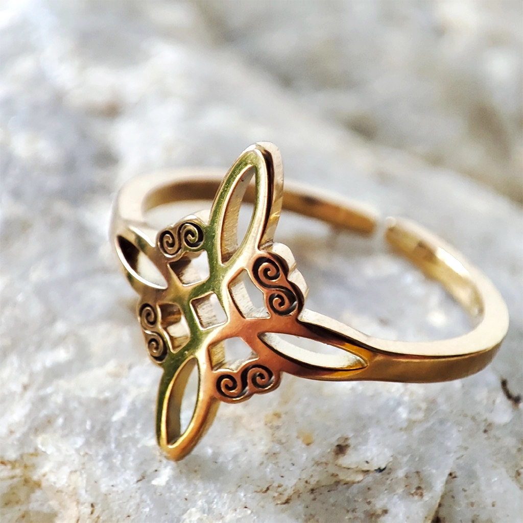 Anillo ajustable de acero inoxidable dorado con símbolo Nudo de Bruja Diseño B