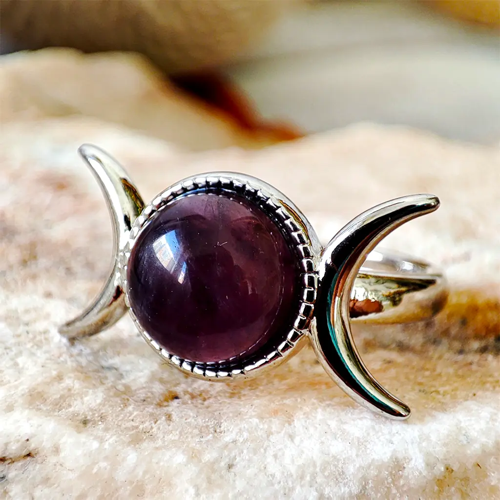 Anillo de Amatista Triple Luna Ajustable Anillo ajustable de metal plateado con amatista y símbolo de Triple Luna