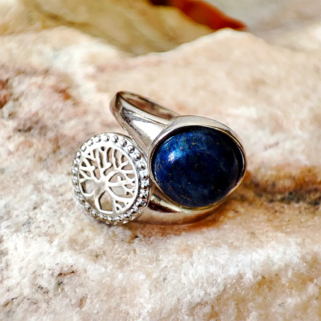 Anillo ajustable de metal plateado con lapislázuli y Árbol de la Vida