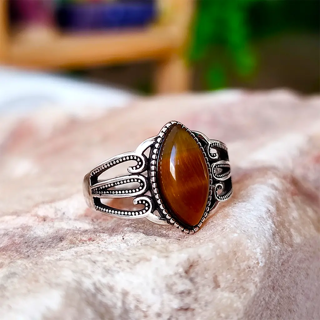 Anillo de Ojo de Tigre Ovalado Ajustable Anillo ajustable de metal plateado con piedra de ojo de tigre ovalada