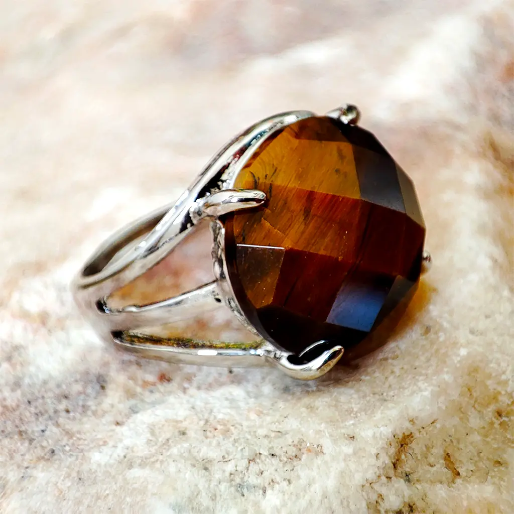 Anillo de Ojo de Tigre Facetado Ajustable Anillo ajustable de metal plateado con piedra de ojo de tigre facetada