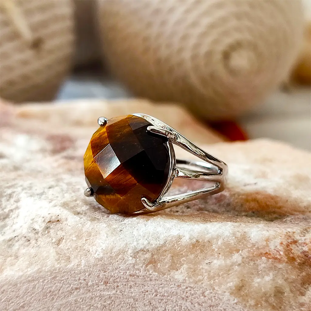 Anillo de Ojo de Tigre Facetado Ajustable Anillo ajustable de metal plateado con piedra de ojo de tigre facetada