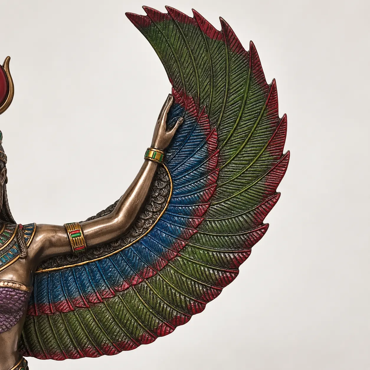Figura de Isis, Diosa Egipcia de la Magia y la Sabiduría Figura de Isis diosa egipcia con alas extendidas de 34 cm