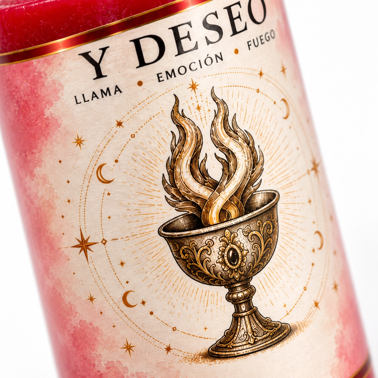 Vela roja con cáliz ornamental-3 Velón de Pasión y Deseo rojo con etiqueta ilustrada de un cáliz con llamas